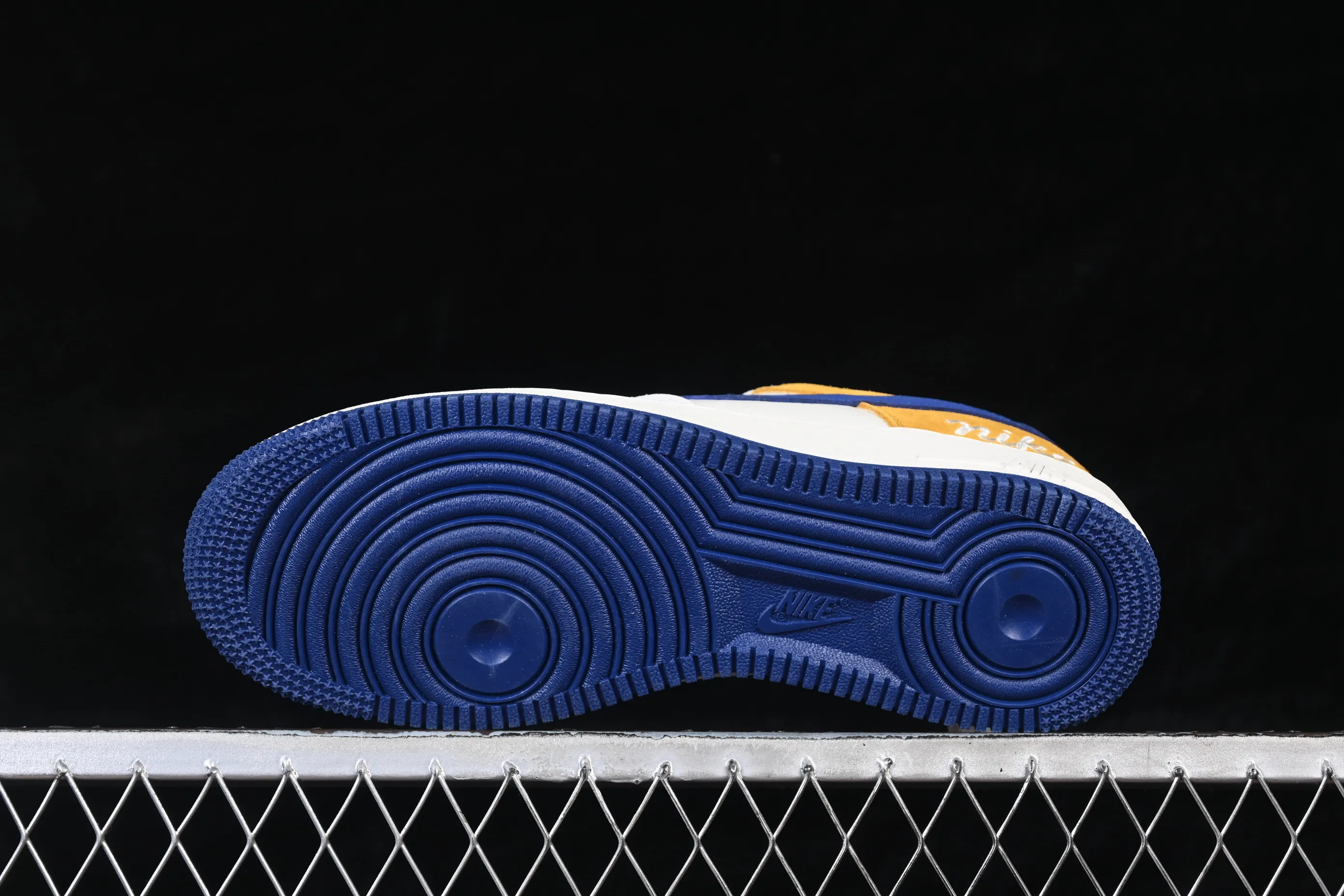 All categories Nk Air Force 1 Air Force series Nk Air Force 1 Low Air Force low-top Nike Air Force 1'07 Low White, gray, brown and blue stitching Air Force 1 low-top casual sneakers HF2794-100
